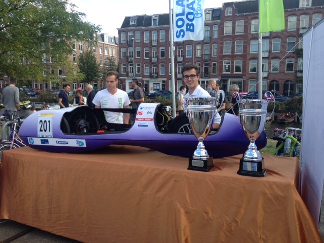 Student met waterstofauto H2A op Plein van de Toekomst