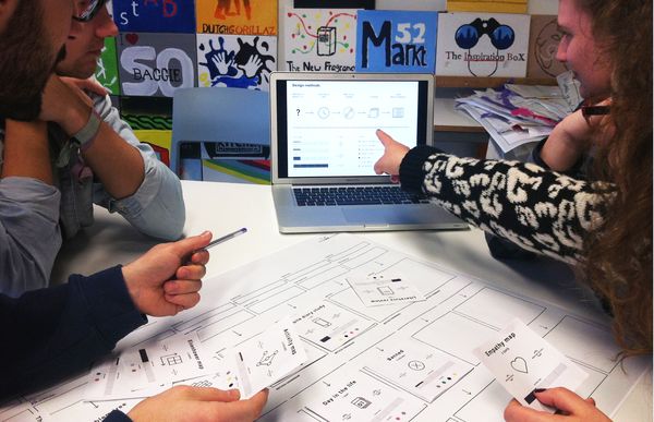 Studenten Digital Design aan het werk
