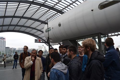 Presentatie van Lázlo Vákár (Movares) bij Centraal Station