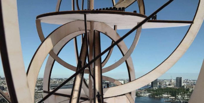 Design voor Vrijheidsbeeld van Amsterdam door Bouwkunst-student Boukje Bügel: transparante ronde vormen uitkijkend over 't IJ