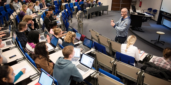 Docent voor collegezaal