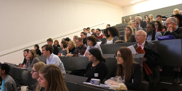 het publiek tijdens de conferentie Volkshuisvesting