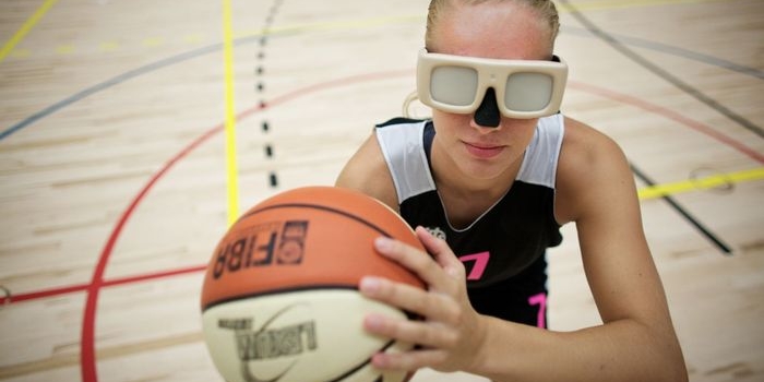 Basketballster met slimme bril op