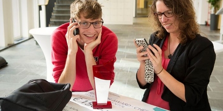 Student-winnaar Wietse Jelles belt met het thuisfront