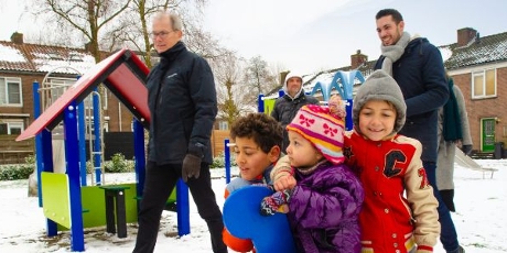 Rector Meijer bezoek speelplaats