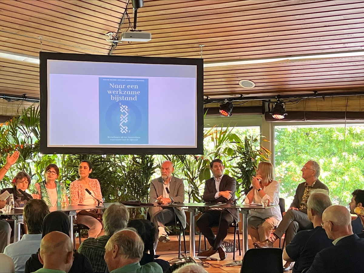 AEB-panel-in-gesprek-met-zaal