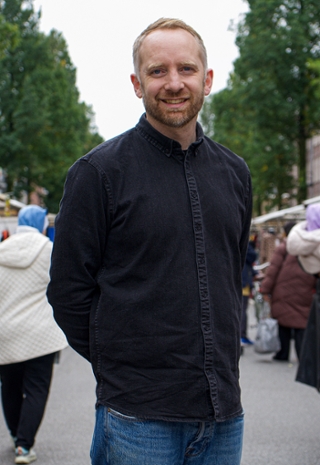 Bob Knoester op de Dappermarkt