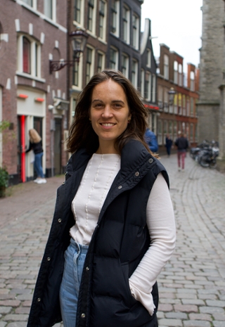 Marthe Singelenberg op het Oudekerksplein