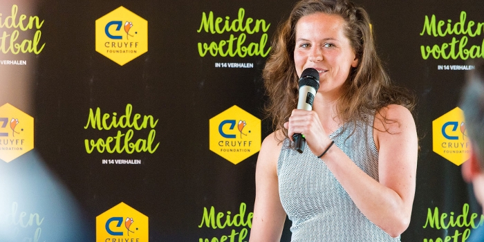 Voetbalster Merel van Dongen
