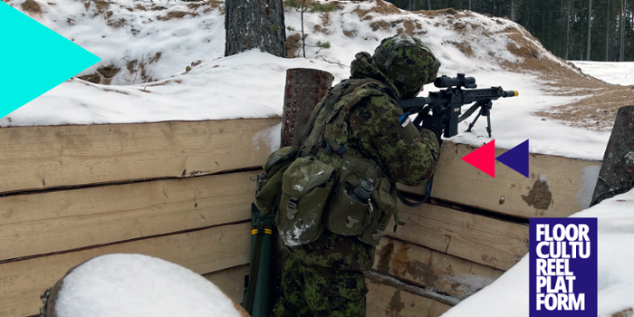 Aankondigingsafbeelding met een foto van een militair met een geweer in zijn handen.
