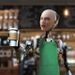 Robot met menselijk gezicht in winkel