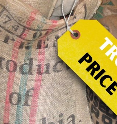 True Price Lab - koffiebonen in zak met prijskaartje