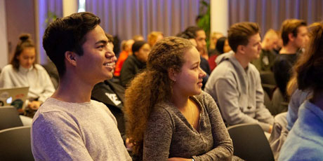 Sfeerbeeld tijdens de plenaire sessie in de Kohnstammzaal