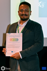 JuanFra Alvaredo neemt  EntreComp Champion Award in ontvangst